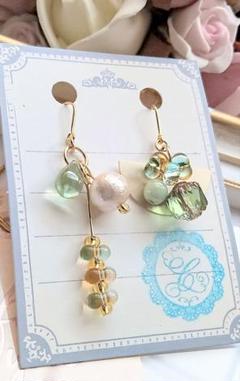 ハンドメイド｛China*｝アシンメトリー　ピアス　チェコビーズ