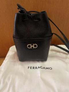 FERRAGAMO ブラック 巾着型ショルダーバッグ FERRAGAMO ブラック 巾着型ショルダーバッグ - メルカリ