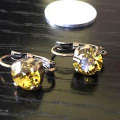 スワロフスキー*Swarovski*イエローゴールド レバーバック ピアス