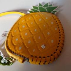 ほーちゃん様トリーバーチ　パイナップル　コインケース Tory Burch パイナップル コインケース - メルカリ