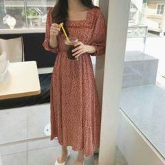 レトロな甘い小さい花はウエストワンピースの女ins小方領透かしの長いスカート