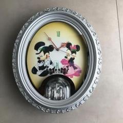 【中古品】ディズニー ミッキー＆ミニー 掛け時計 楕円形 花モチーフ付き