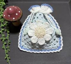 かぎ針編みポーチ　ハンドメイド　巾着ポーチ　花モチーフポーチ