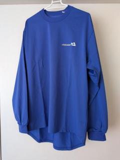 青い長袖カットソー シンプルロゴ付き