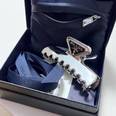 PRADA ヘアクリップ 箱袋付き PRADA】エナメル メタル ヘアクリップ 10cm (PRADA/ヘア