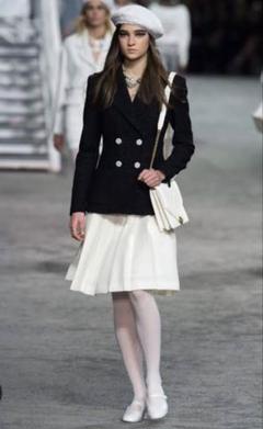 CHANEL　シャネルハンガー 8本セットジャケット、スカート、ブラウス CHANEL シャネルハンガー 8本セットジャケット、スカート、ブラウス