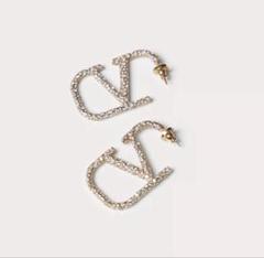 kuu♡プロフ確認後♡即購入OK VALENTINO ピアス kuu♡プロフ確認後♡即購入OK 様 専用VALENTINO ピアス - メルカリ
