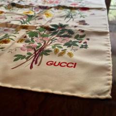 GUCCI グッチ　シルク　スカーフのサムネイル