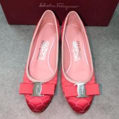良品❤フェラガモ【Ferragamo】ヴァラ ローヒール パンプス 赤 三越伊勢丹 | FERRAGAMO/フェラガモ_Women通販 | シューズ