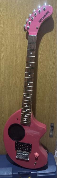【美品】ZO-3 ピンクサンバースト アンプ内蔵ミニギター ヘッドフォン端子付 美品】ZO-3 ピンクサンバースト アンプ内蔵ミニギター