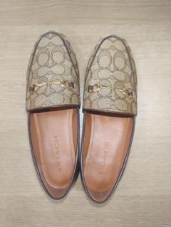 COACH ゴールド・ベージュ ローファー 7B COACH ゴールド・ベージュ ローファー 7B レディース