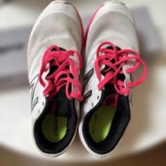 new balance レディースシューズ 値下げ