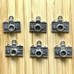 カメラ 銀色 ハンドメイド 素材 パーツ チャーム
