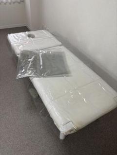 大特価【良品】電動昇降リクライニングマッサージベッド（有孔）白色
