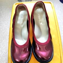 ラックラック空飛ぶパンプス　ボルドー 22.5㌢