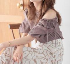 【匿名配送/送料込】mysty woman ショルダーリボン 2WAYブラウスのサムネイル