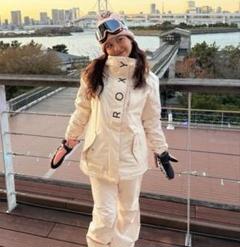 完売品 ROXY スノボーウェア上下Mサイズ&グローブ&ニット帽4点セット