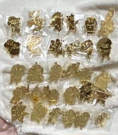 クレヨンしんちゃん　シネマパレード　金　特典　ピンズ　コンプリート　30種 クレヨンしんちゃんシネマパレード金特典ピンズコンプリート30種