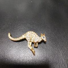 未使用品‼️ カンガルーブローチ 金色✨
