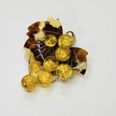 本鼈甲と琥珀ブローチ
