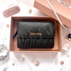 【美品・箱付き】miu miu ミュウミュウ 三つ折り財布 マテラッセ ミニ財布 楽天市場】MIUMIU ミュウミュウ 三つ折り財布 MATELASSE
