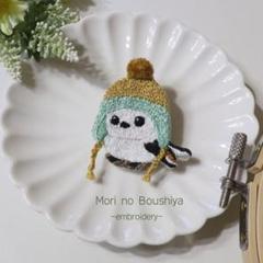 動物ブローチ　シマエナガ　冬アクセサリー　刺繍ブローチ　鳥ブローチ　ハンドメイド