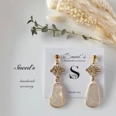 ▪ゴールド透かしスクエアチャーム×シェル風チャームピアス／イヤリング