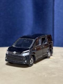 トヨタ Voxy 黒色 トミカ