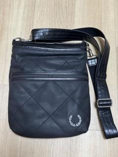 フレッドペリー　FREDPERRY　ショルダーバッグ　ブラック　ポリウレタン