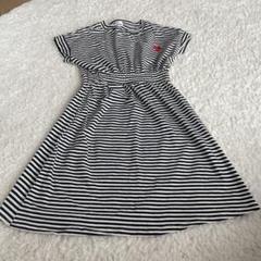 140㎝女の子半袖ワンピース 赤いハート刺繍
