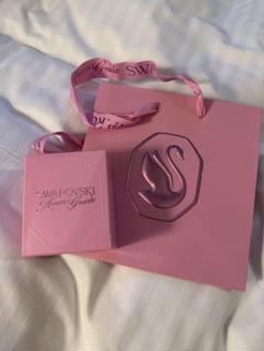 スワロフスキー×アリアナグランデ　限定ショッパー、チャーム、空箱、リボン SWAROVSKI Ariana Grande 銀座店限定ショッパーチャーム付き