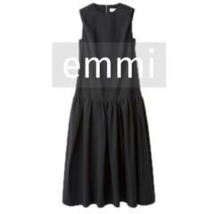 新品未使用タグ付き emmi（エミ）メモリータフタワンピース