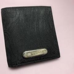 エトロ ETRO ブラック 小銭入れなし 2つ折り財布 メタルプレート付き