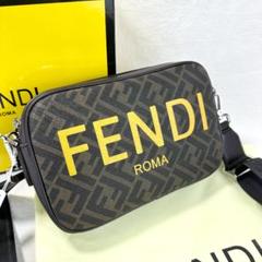 【美品】FENDI フェンディ モノグラム カメラショルダーバッグ 箱付き