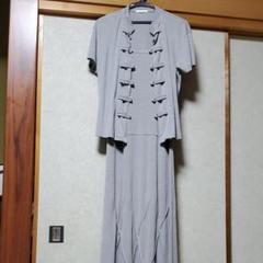 ロングのワンピース(肩ヒモ)に半そでジャケット付き