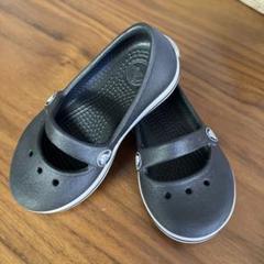 crocs ブラック サンダル　女の子