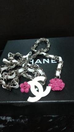 【美品】シャネル（CHANEL)　チェーンベルト　カメリア　ピンク　シルバー シャネル カメリア ラムスキン チェーンウォレット ピンク
