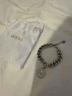 GUESS チェーンブレスレット メダル付き