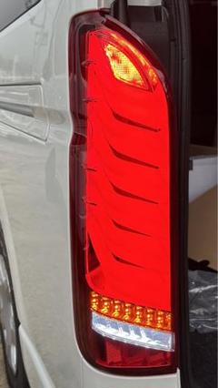 ハイエース　バレンティ　LED テールレンズ　ライトS/ブラックC 右側割れ有 ハイエースバレンティLED テールレンズライトS/ブラックC 右側割れ有