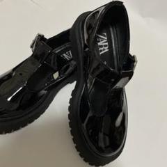ZARA 黒 バッジ付きフォーマルシューズ 30