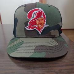 New Era/NFL タンパベイ・バッカニアーズ迷彩刺繍ロゴ スナップバック
