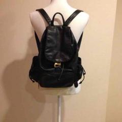 か7★ DKNY リュック バックパック ターンロック レザー ブラック DKNY レザー バックパック | ブラック | FARFETCH JP