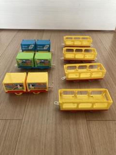 プラレール　コンテナ貨車×3両　トミカ積載貨車×4両
