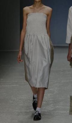 新品 Moon Young Hee パリコレ ワンピース　RLINE071208 新品 Moon Young Hee パリコレ ワンピースRLINE071208
