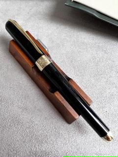Pineider 万年筆 黒 ゴールド装飾