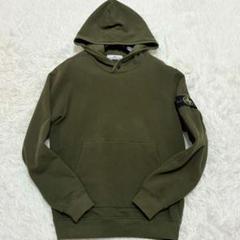 ✨️美品✨️　ストーンアイランド　フーディスウェットシャツ　カーキ　ロゴワッペン