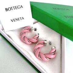 BOTTEGA VENETA ツイスト レザー フープ ピアス ピンク 新品】BOTTEGA VENETA ツイスト レザー フープ ピアス ピンク