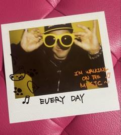 BIGBANG EXTRAORDINARY ポラロイド風カード⑤ BIGBANG EXTRAORDINARY 20's DVD フォトブックポラ付 - メルカリ