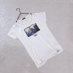 AVAIL MODE トップス グラフィックプリント Tシャツ デコルテ 半袖