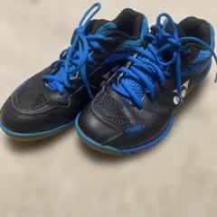 YONEX バドミントンシューズ ブラック/ブルー26.5シューズケース付き。
